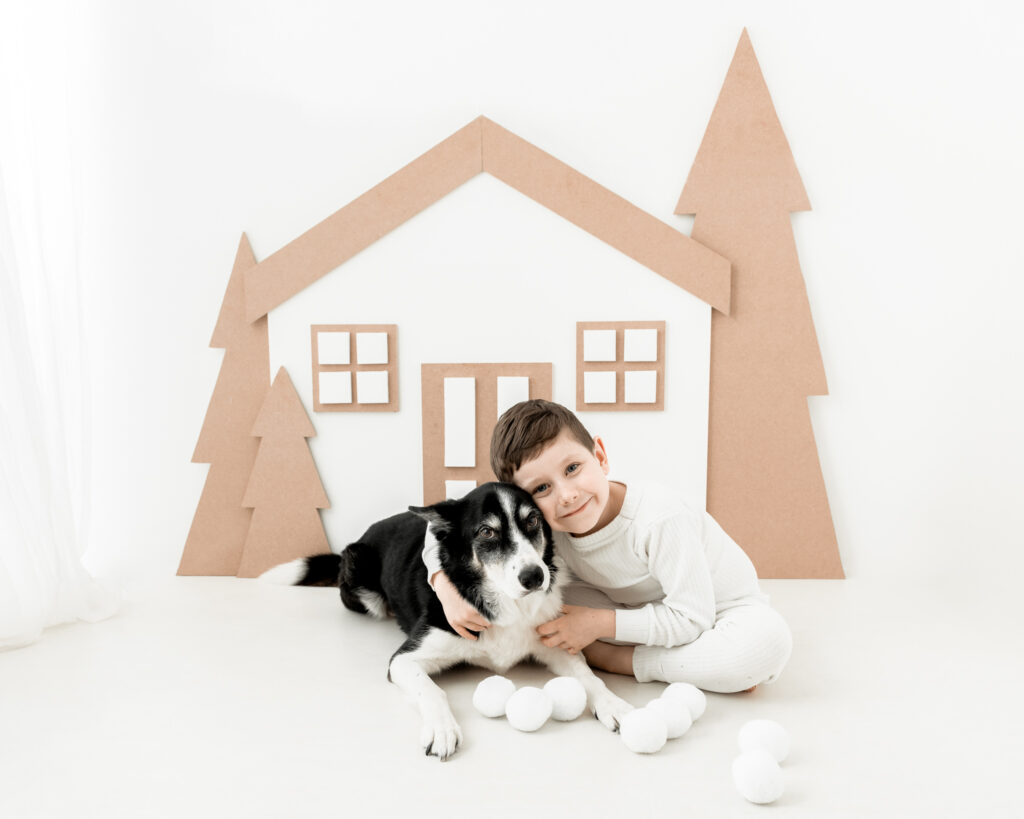 White Christmas Cottage - Christmas Mini Sessions for children and pets